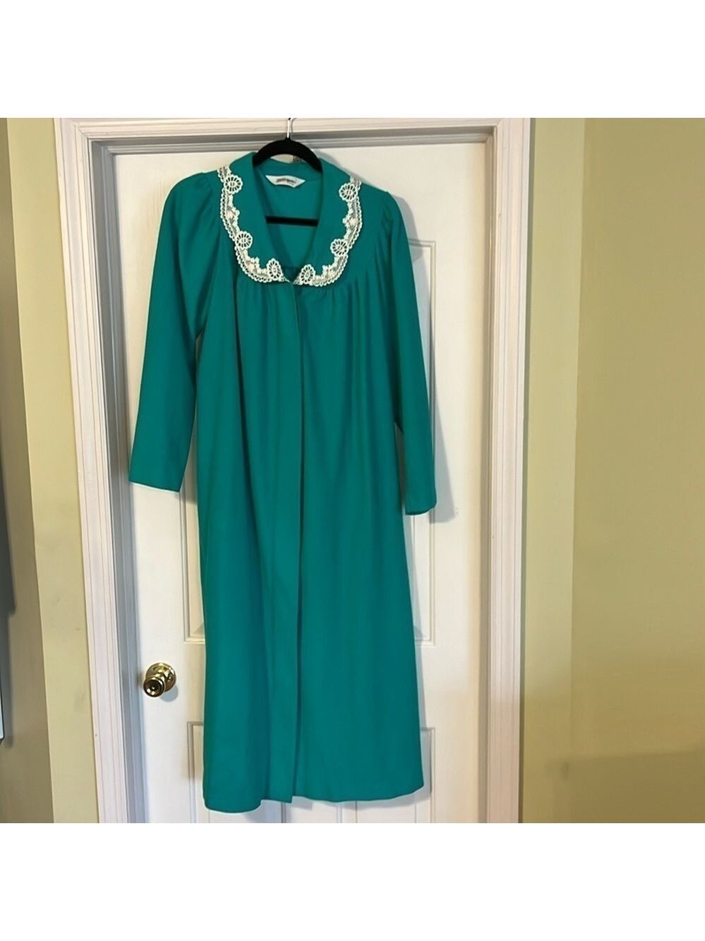 Shadowline vintage robe, full length. Size Med.